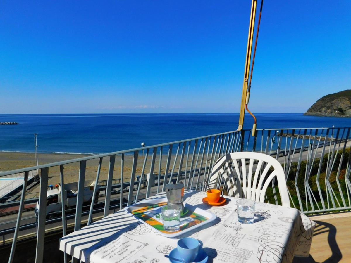 Trilocale Con Meravigliosa Vista Mare, レヴァント エクステリア 写真