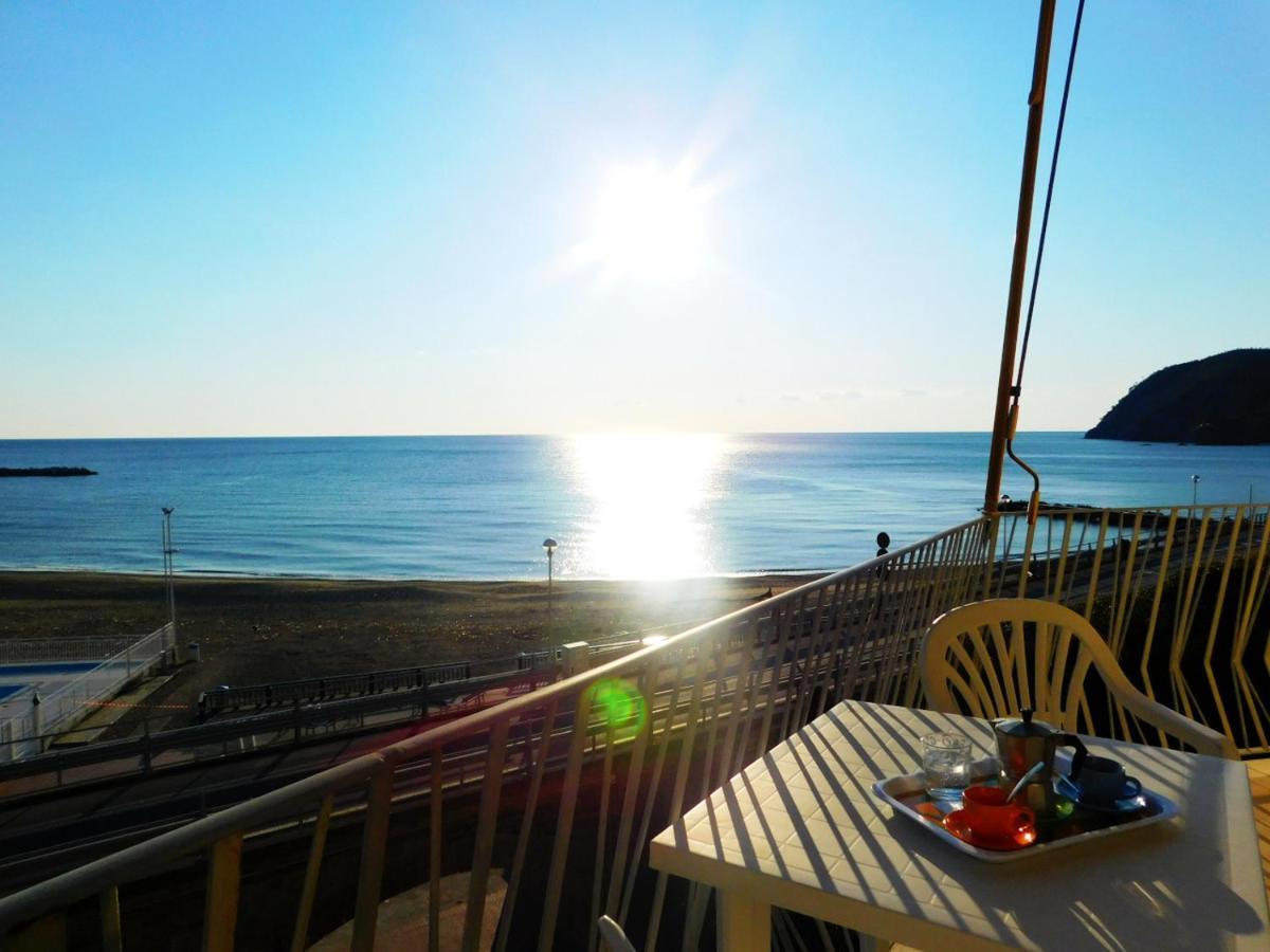 Trilocale Con Meravigliosa Vista Mare, レヴァント エクステリア 写真